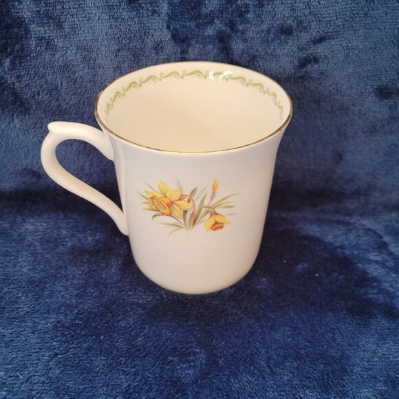 Queens Fine Bone China Mug ~ Daffodil - Picture 3 of 4